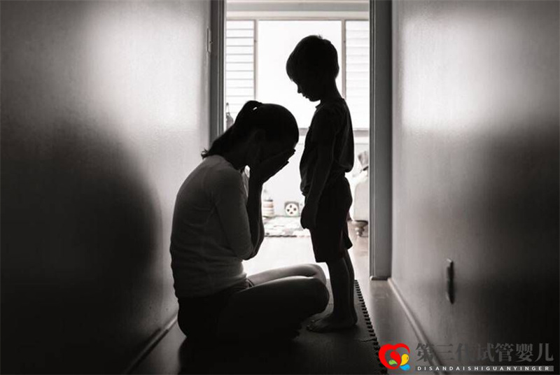 因鼓勵(lì)孩子自主選擇性別認(rèn)同，美國(guó)母親被判入獄(圖1)