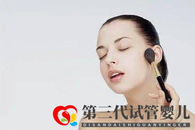 孕期化妝會(huì)致胎兒畸形嗎？(圖1)