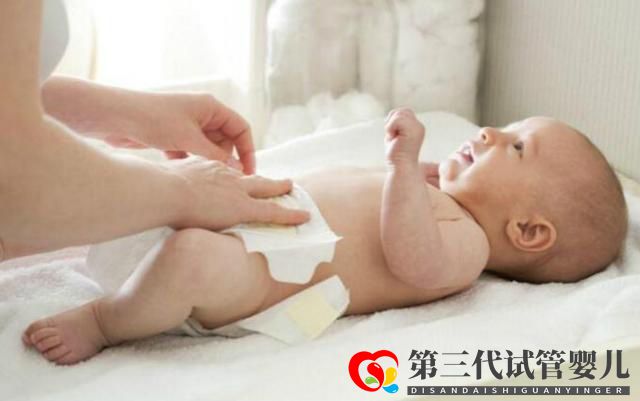 7個(gè)月的寶寶不會(huì)翻身，不會(huì)伸手抓東西，正常嗎？來聽專家怎么說(圖2)