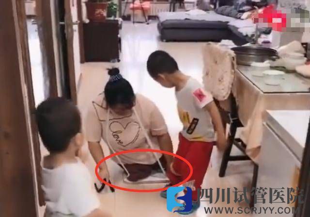 “無腿”媽媽試管生下雙胞胎，如今5年過去，一家人現(xiàn)狀如何？(圖2)